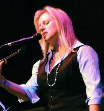 Siobhan Duffy - vocalist
