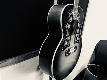 Gibson SJ-200
