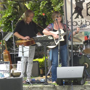 Barefoot On The Green in Los Osos, CA
