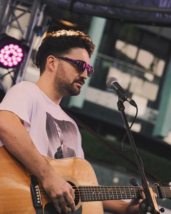 Pickin' the country blues with Aaron Pollock
