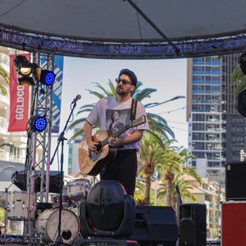 Aaron Pollock on stage at 'Blues On Broadbeach' music festival
