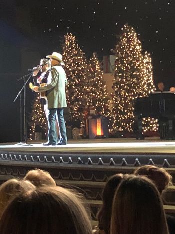 Chris Young, Alan Jackson, CMA Country Christmas, 2017
