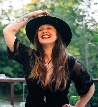 Portrait of Americana musician Sarah King in Western hat with tattoos 