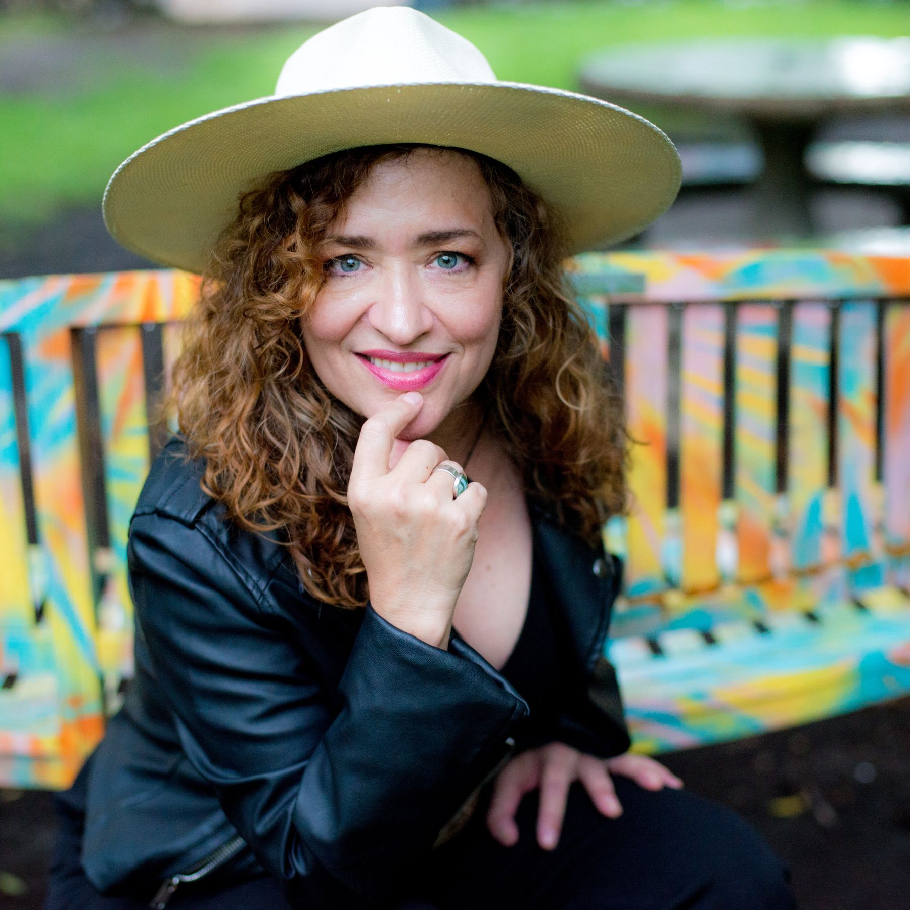 Lynn Drury - Bio/Press