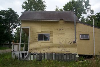 haunted empty house
