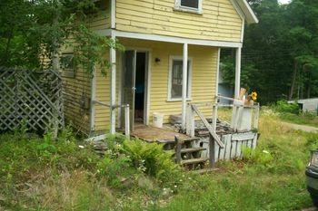 haunted empty house
