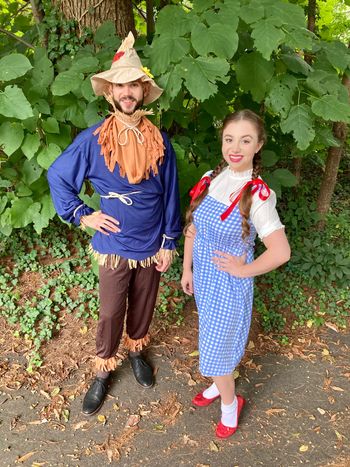 Scarecrow & Dorothy Wizard of Oz
