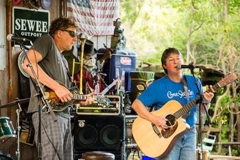 With Mark Bryan of Hootie & the Blowfish at Awendaw Green May 2018. Photo by TRISKel Creative,LLC.
