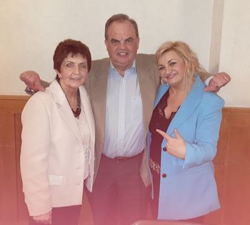 Donie O with Margo and Trudi Lalor
