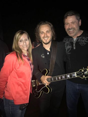 Une photo avec Jonathan Jackson (Avery Barckley) de la série Nashville.
