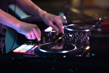 Pixellay DJing