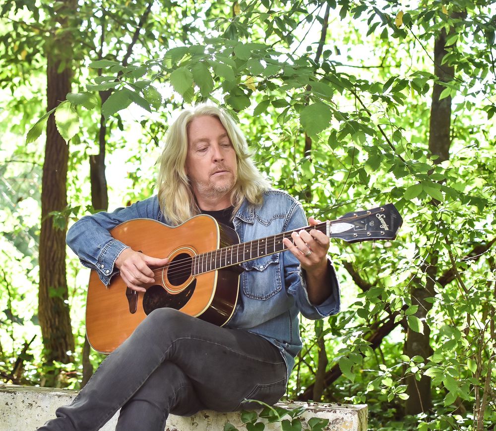 Welcome to Dougkees.com! Scroll down to enter the site, or enter your email for a free download of the latest single