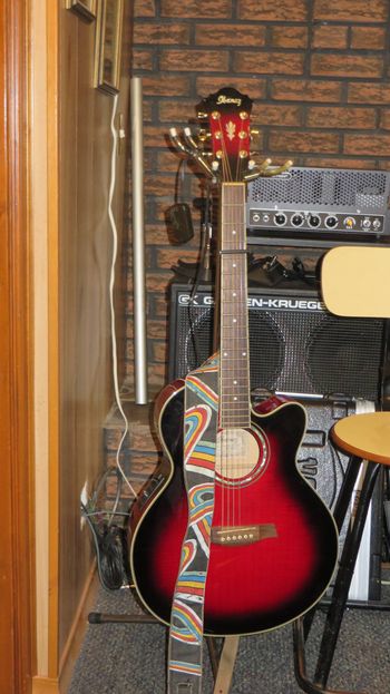 Justin's guitar - yup he did play it.
