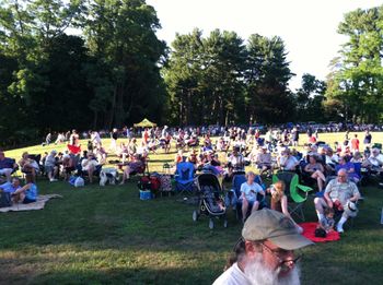 What a crowd, Four Guys at Mills Mansion
