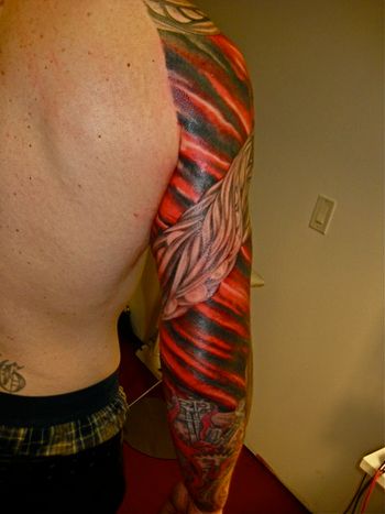 Abstract musculature arm sleeve, rear view
