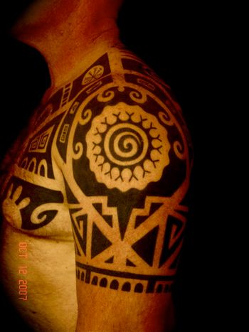 Tahitian upper torso piece, left arm view
