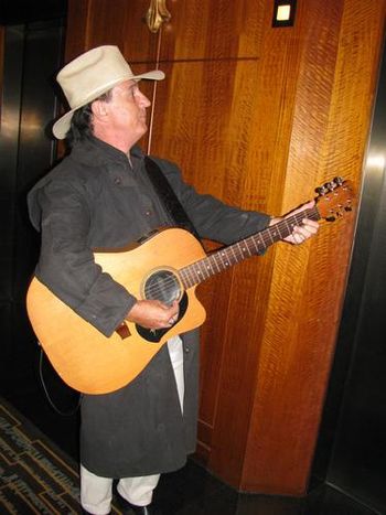 DALE READY TO PERFORM @ HIS PRIVATE FUNCTION - THE ROCKS, SYDNEY
