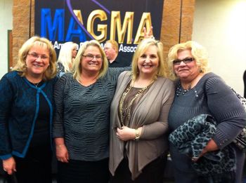 The Wallen girls pose with Robyn Mackey
