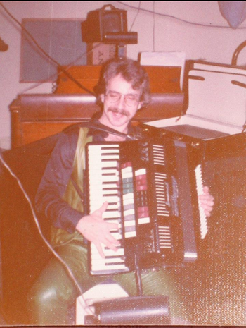 Joe Berger playing his Cordovox Super V accordion organ
