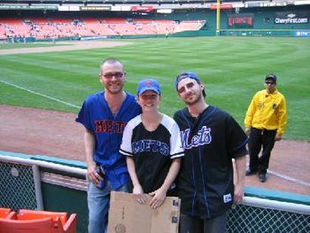 Three amigos: Sculls, Jules, and Chris...and the security guard who wouldn't get Reyes's attention for me.
