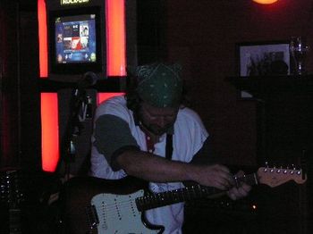 JL rockin' (as usual) on the strat.
