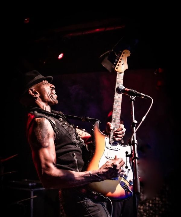 dennis jones playing guitar