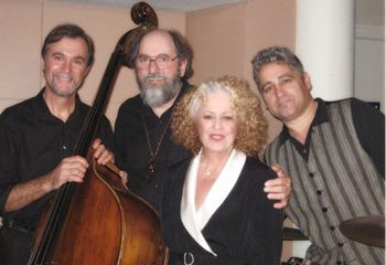 the band The CD Band: Tom Shader, Mike Greensill, Linda, Alan Hall
