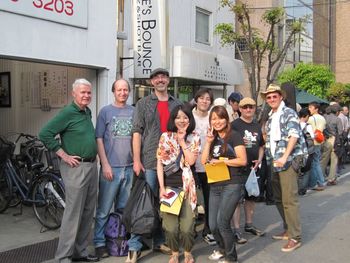 Yeah Megumi had to crouch to let Jon in the picture.  Band Kondo Tetsuo, Moray Crawford and Roman
