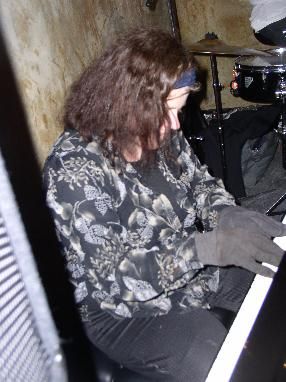 Special guest Holly Holverson at BB's. Even with gloves on (don't ask!), this lady smokes the keys! (Photo courtesy of JR Wolfe)
