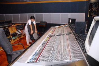 That's a really big sound board ...
