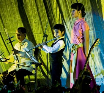 We played Liang Zhu (Butterfly Flowers), a concerto for violin with khru Theara at Khmer Tro and Panhlauv with his flute.
