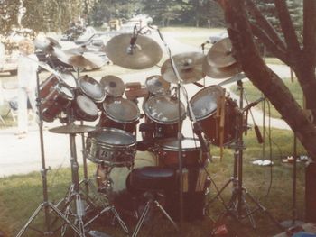 My very first real PRO Kit.  Purchased it after my Hi School Graduation in 1981 Slingerland Magnum Force Kit Mahogany Finish with a 14 x 7 Rodgers Dyna Sonic.  Dig the Synare!!!
