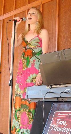 Tara singing at Laurello Vineyards - July 2009
