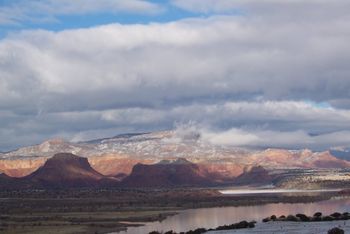 Lake Abuquiu and red rocks
