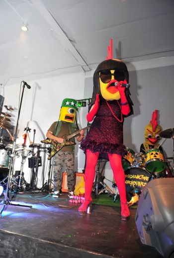 Radioactive_Chicken_Heads_Rockin_Robin_sings Radioactive Chicken Heads at Titmouse Smash Party 2018. Photo by Fiestaban Photography
