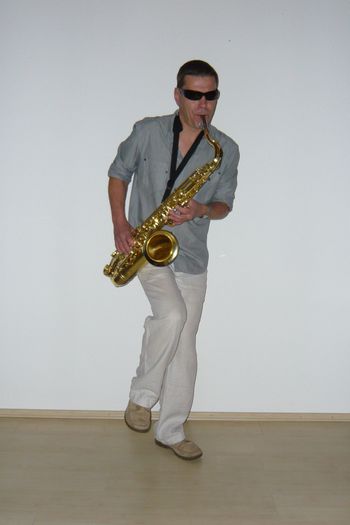 Stephan Goessl - saxophone
