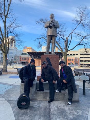 Fuzzy_Abe_Ron_WC_Handy_Statue_Memhis
