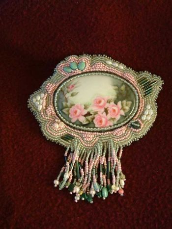 BROOCH - Hand-painted cabochon
