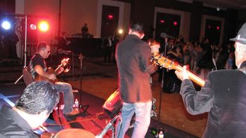 Iniciando el Show de Grupo Los Morales
