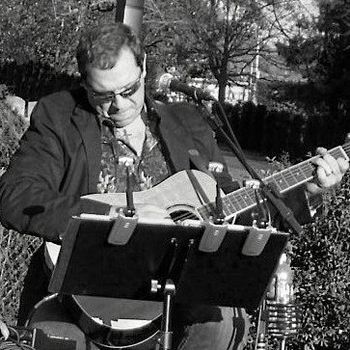 Rob_Rockin__Acoustic_Pic Theta Chi Homecoming
