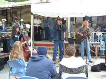 With Kelly Henson (left) and T. Gozney Thornton on harp
