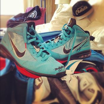 signed echo hawks #NikeN7
