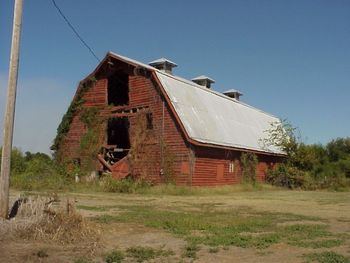 Barn at Stovall Farms, Clarksdale, MS - our first recording site

