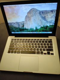 Apple laptop 2011 (05)