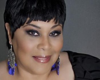 Martha Wash singis Come Into The Light
