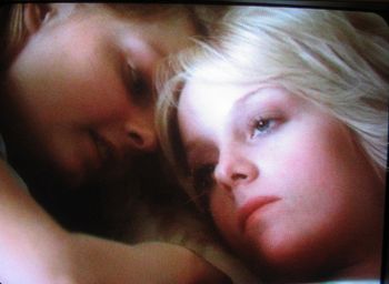 Jodie_Foster___Cherie_Currie_in_Foxes
