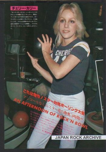Cherie_Currie_bowling_in_Japan
