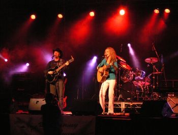 Pat & Lynsay Ryan singing "3:00 in the Morning" in the Brier Patch
