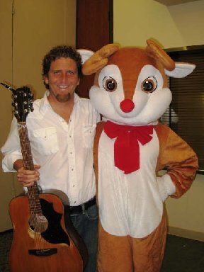 Steve and Rudolph backstage
