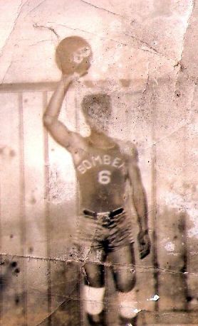 Sweet Baby James with the Pal Club Bombers The Bombers were semi-pro; James later joined the Chicago Hot 'N' Tots, a Harlem Globetrotters farm club
